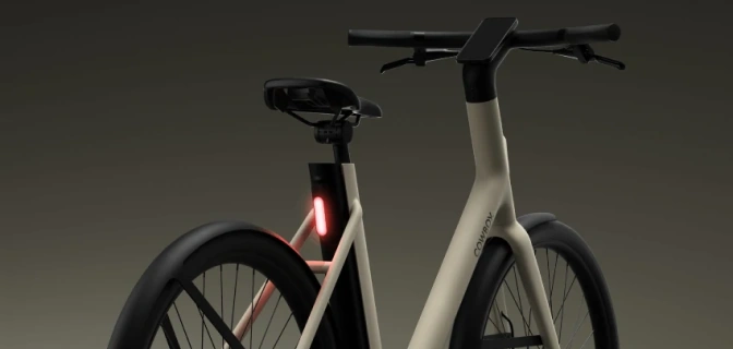 Front view of the bicycle with the range light attached to the front part of the frame.